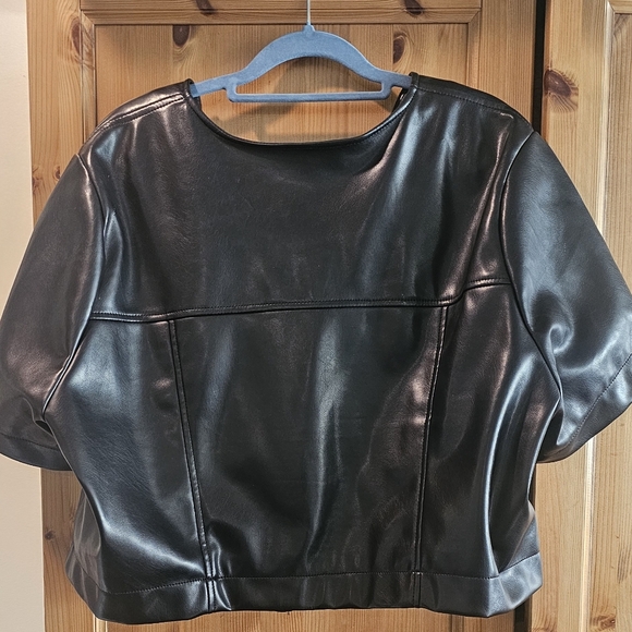 Torrid Black Short Sleeve Faux Leather Jacket Plus Size 3x - Picture 4 of 4